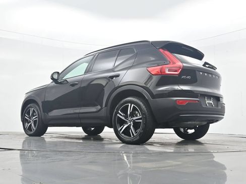 Used 2024 Volvo XC40 B5 Core AWD/4WD image 36