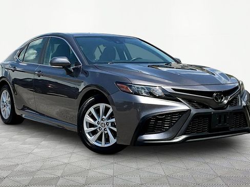 Used 2024 Toyota Camry SE FWD image 3