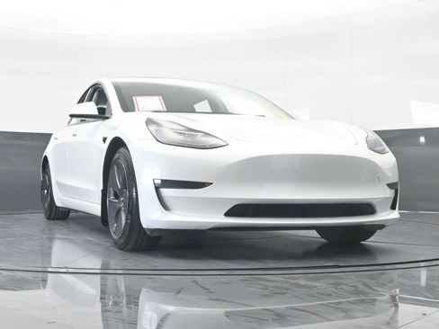 Used 2023 Tesla Model 3 Standard Range image 63