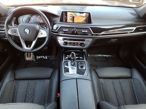 Used 2017 BMW 750i RWD image 4