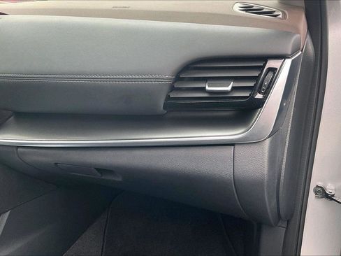 Used 2022 Nissan Rogue SV w/ SV Premium Package image 17