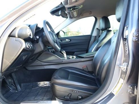 Used 2018 Alfa Romeo Giulia AWD image 11