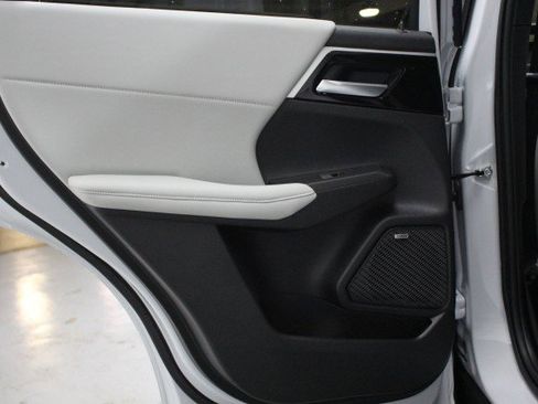 New 2025 Mitsubishi Outlander SE image 26