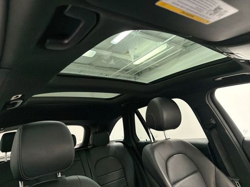 Used 2021 Mercedes-Benz GLC 300 4MATIC image 9