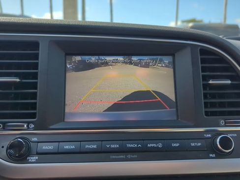 Used 2017 Hyundai Elantra SE image 21