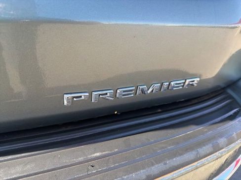 Used 2023 Chevrolet Suburban Premier RWD image 3