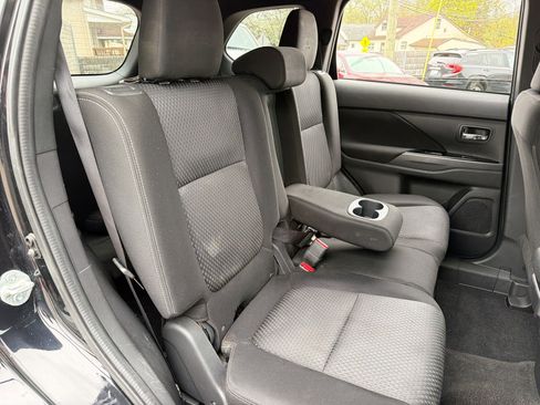 Used 2018 Mitsubishi Outlander LE FWD image 23