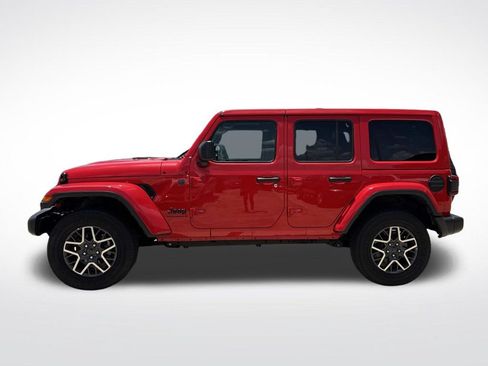 Used 2025 Jeep Wrangler Unlimited Sahara AWD/4WD image 6