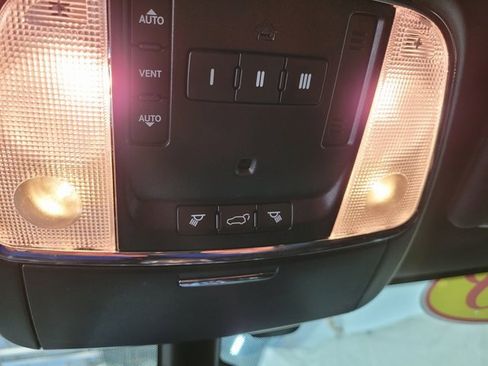 Used 2018 Jeep Grand Cherokee Limited image 40