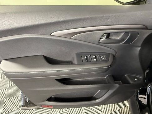 Used 2025 Honda Ridgeline Sport image 14