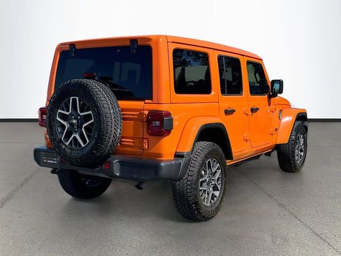 Used 2025 Jeep Wrangler Sahara image 7