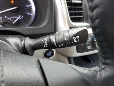 Used 2018 Toyota Highlander XLE image 16