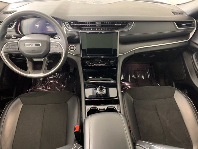Used 2023 Jeep Grand Cherokee Altitude AWD/4WD image 2