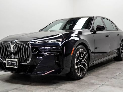 Used 2023 BMW 760i xDrive AWD/4WD image 7