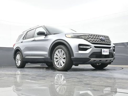 Used 2022 Ford Explorer Limited w/ Equipment Group 301A AWD/4WD image 55