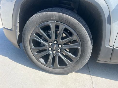 Used 2023 GMC Acadia SLT w/ Elevation Edition image 7