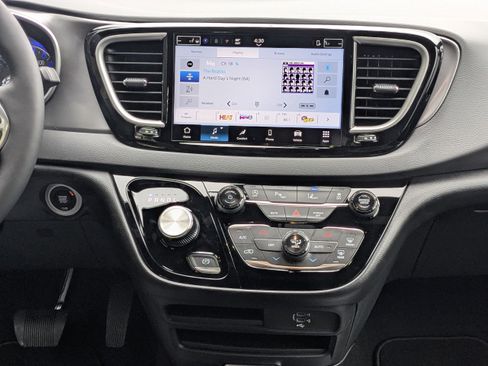 New 2026 Chrysler Voyager LX FWD image 17