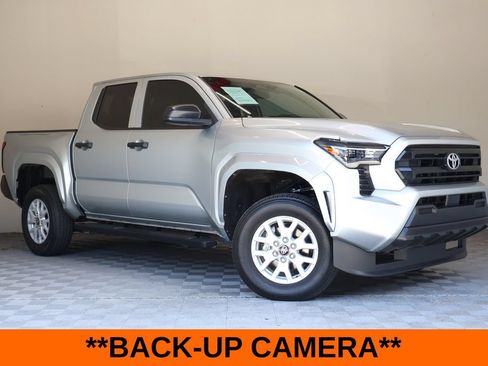 Used 2025 Toyota Tacoma SR RWD image 2