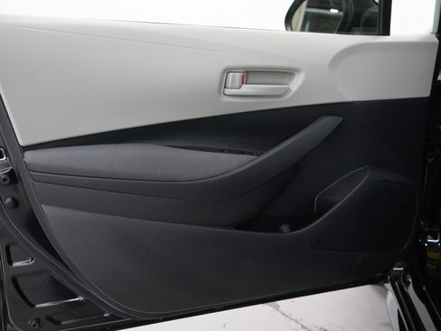 Used 2025 Toyota Corolla LE image 20