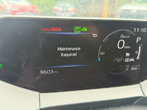 Used 2025 Toyota Prius Plug-In Hybrid FWD image 11