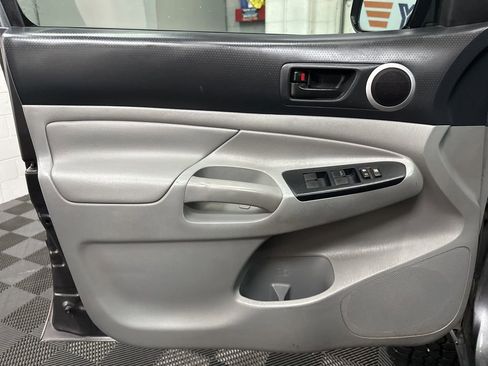 Used 2015 Toyota Tacoma Base w/ TRD Sport Package image 17