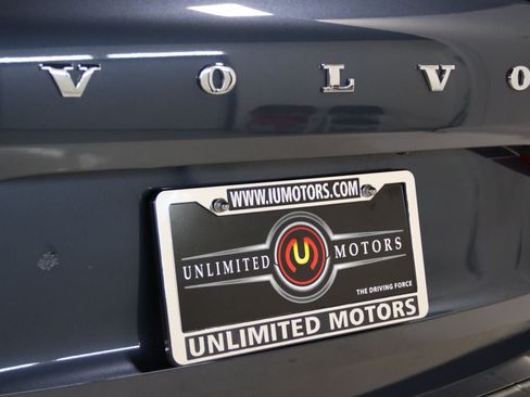 Used 2022 Volvo XC60 B5 Momentum w/ Advanced Package AWD/4WD image 12