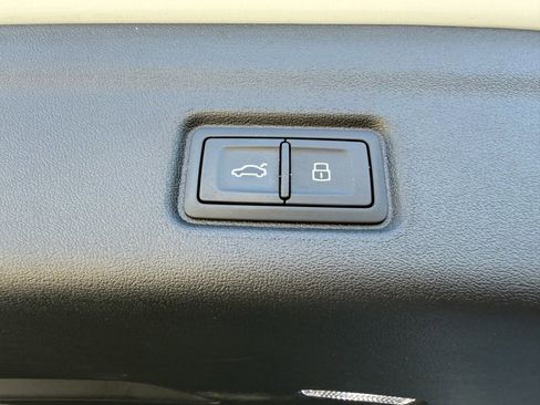 Used 2025 Audi Q6 e-tron Premium w/ Convenience Package image 39