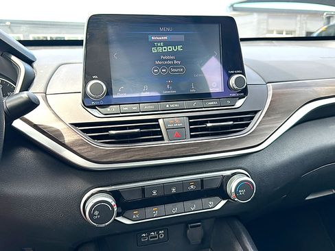Used 2025 Nissan Altima 2.5 SV FWD image 31