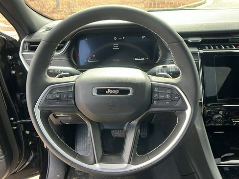 New 2025 Jeep Grand Cherokee L Laredo image 21