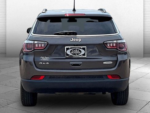 Used 2018 Jeep Compass Latitude w/ Popular Equipment Group AWD/4WD image 3