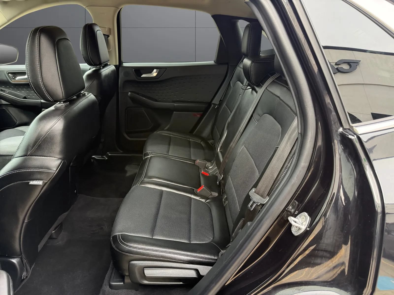 Used 2020 Ford Escape Titanium AWD/4WD image 19