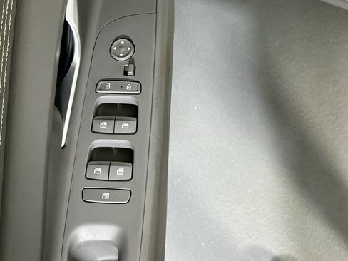 Used 2023 Hyundai Elantra SEL w/ Convenience Package FWD image 18