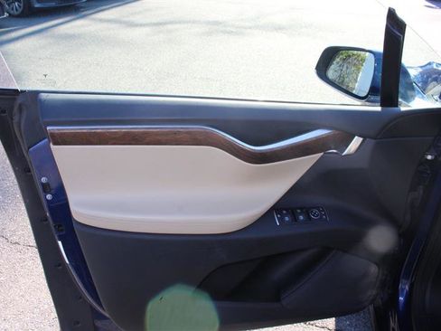 Used 2017 Tesla Model X 75D image 12