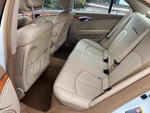 Used 2008 Mercedes-Benz E 350 E 350 4MATIC Sedan 4D image 11