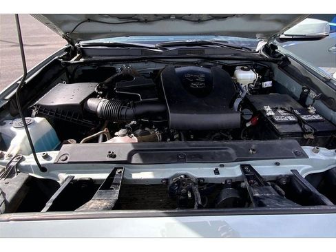 Used 2023 Toyota Tacoma TRD Off-Road image 11