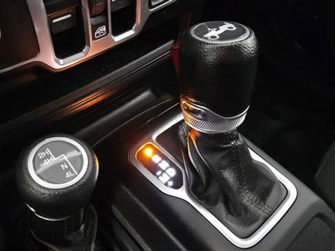 Used 2018 Jeep Wrangler Unlimited Sport AWD/4WD image 19