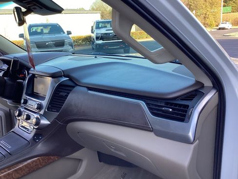 Used 2019 Chevrolet Suburban Premier image 18