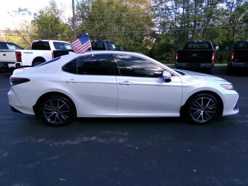 Used 2022 Toyota Camry XLE image 12