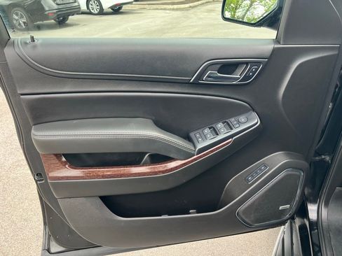 Used 2018 GMC Yukon SLT w/ Premium Edition AWD/4WD image 16