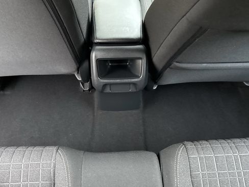 Used 2023 Honda HR-V LX image 9