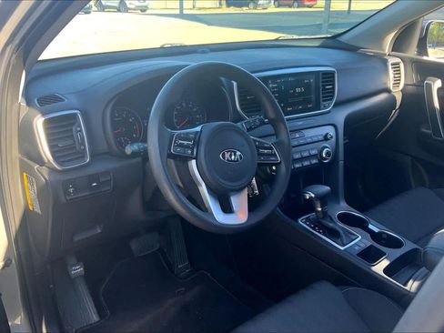 Used 2020 Kia Sportage LX image 18