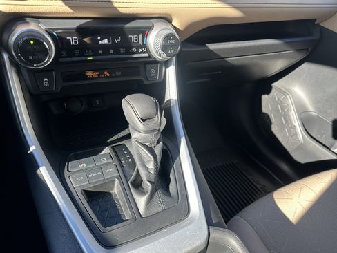 Used 2021 Toyota RAV4 XLE image 19