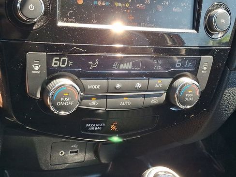 Used 2019 Nissan Rogue SV AWD/4WD image 15