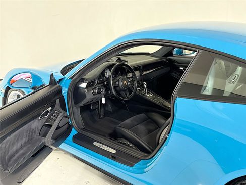 Used 2018 Porsche 911 GT3 w/ Sport Chrono Package RWD image 12
