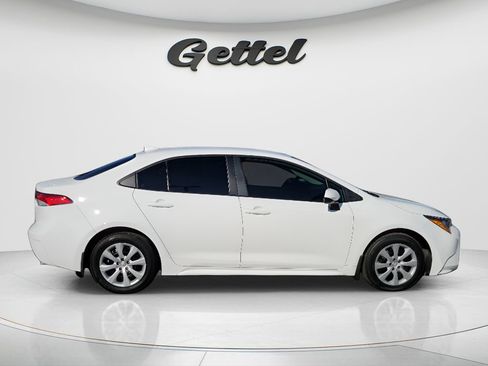Used 2025 Toyota Corolla LE image 3