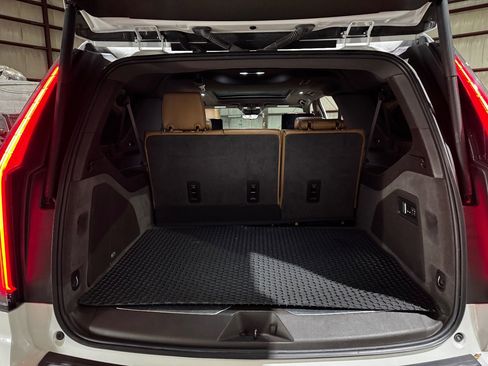 Used 2021 Cadillac Escalade ESV Premium Luxury image 19