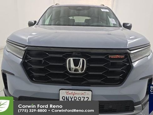 Used 2025 Honda Pilot TrailSport image 2