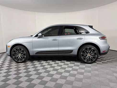 Certified 2024 Porsche Macan AWD/4WD image 2