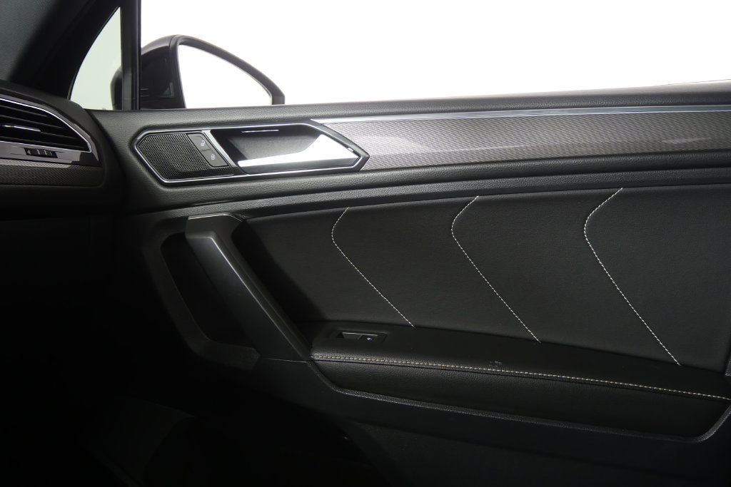 Used 2023 Volkswagen Tiguan SE R-Line FWD image 25