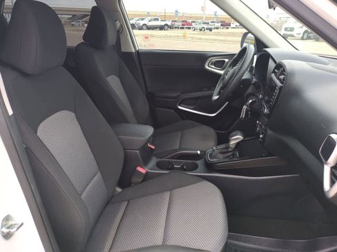 Used 2022 Kia Soul LX FWD image 25